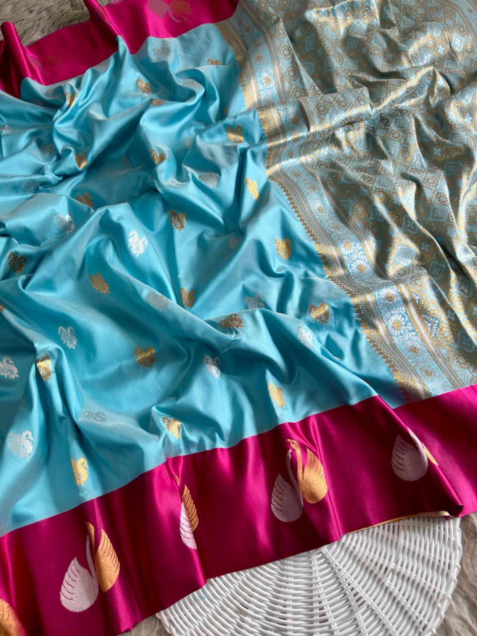 SA-7089 SOFT SILK FABRIC SAREE WITH BEAUTIFUL RICH PALLU DESIGN WITH SATIN FABRIC BORDER WITH TASSELS