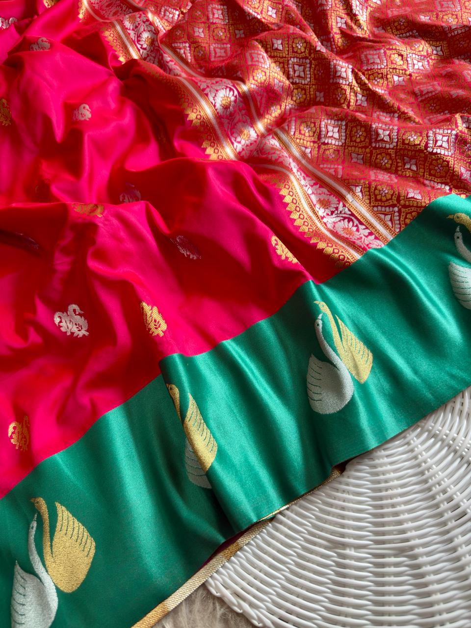 SA-7089 SOFT SILK FABRIC SAREE WITH BEAUTIFUL RICH PALLU DESIGN WITH SATIN FABRIC BORDER WITH TASSELS