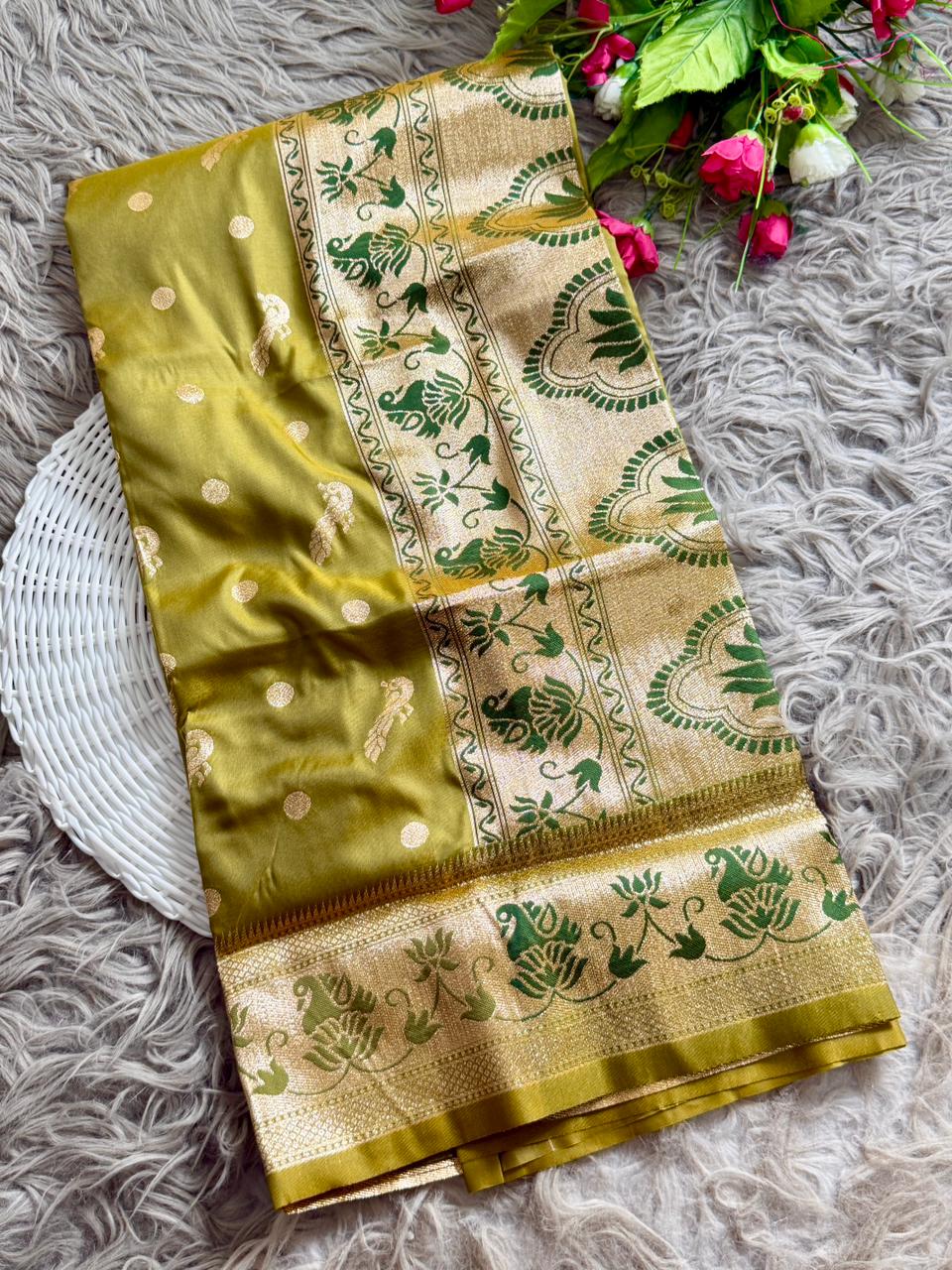 SA-5102 SOFT SILK FABRIC SAREE WITH BEAUTIFUL DESIGN WITH RICH GOLD ZARI BORDER WITH FLORAL DESIGN WITH CONTRAST DESIGNER WOVEN PALLU
