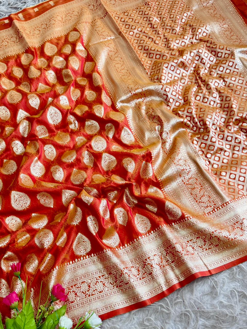 SA-5104 SOFT SILK FABRIC SAREE WITH RICH GOLD ZARI WOVEN BUTA MOTIFS WITH HEAVY TRADITIONAL GOLD ZARI BORDER WITH LEGANT CHECKERED ZARI PALLU