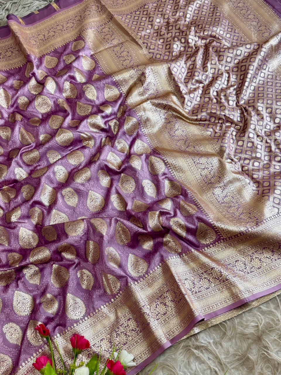 SA-5104 SOFT SILK FABRIC SAREE WITH RICH GOLD ZARI WOVEN BUTA MOTIFS WITH HEAVY TRADITIONAL GOLD ZARI BORDER WITH LEGANT CHECKERED ZARI PALLU