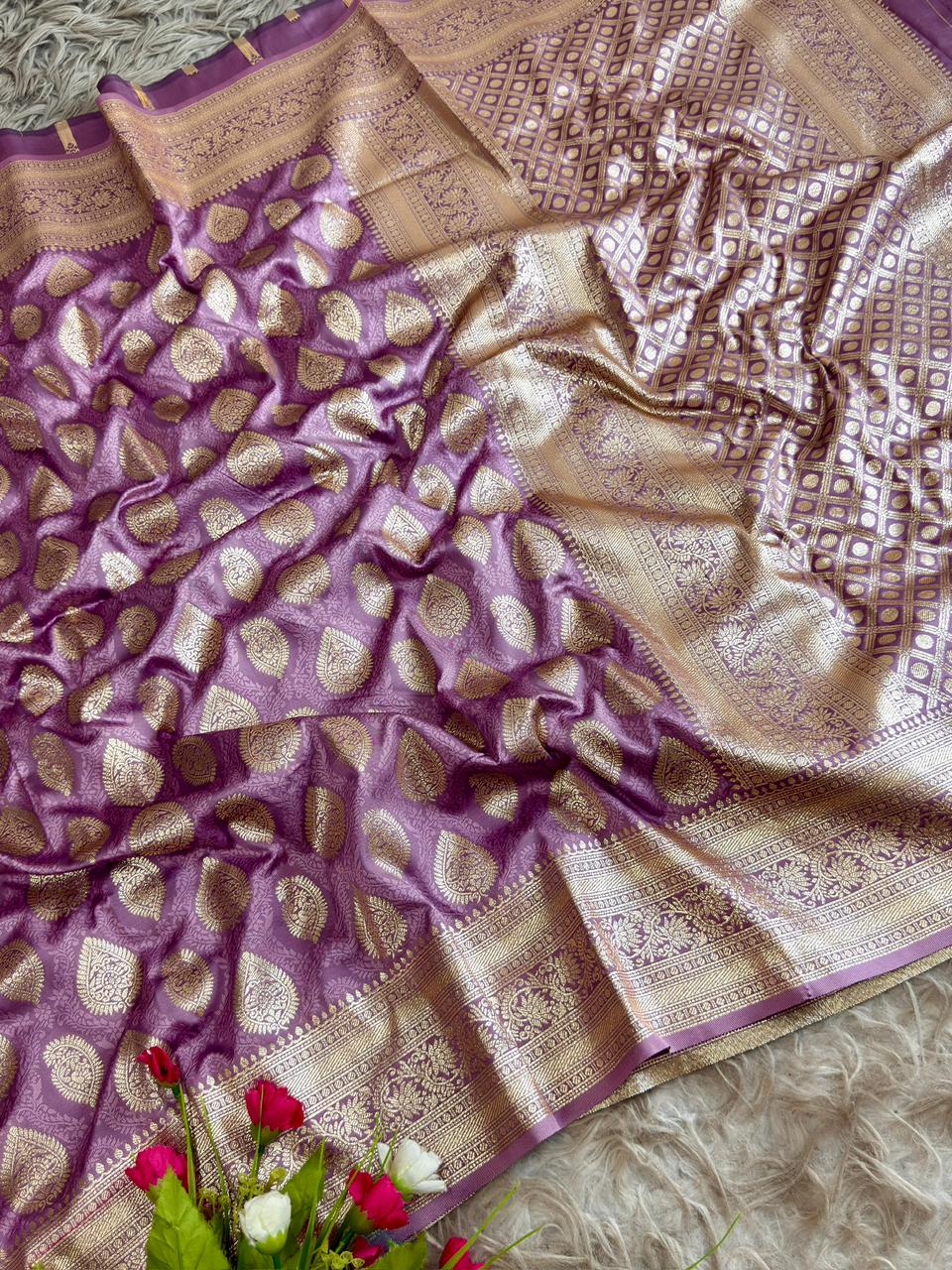 SA-5104 SOFT SILK FABRIC SAREE WITH RICH GOLD ZARI WOVEN BUTA MOTIFS WITH HEAVY TRADITIONAL GOLD ZARI BORDER WITH LEGANT CHECKERED ZARI PALLU