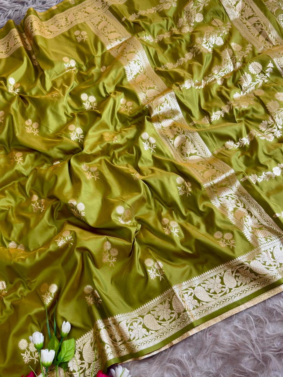SA-5105 SOFT SILK FABRIC SAREE WITH RICH GOLD ZARI WEAVING WITH FLORAL BUTTI DESIGN WITH ALL OVER ZARI FLORAL BUTTIS WITH ELEGANT FLORAL PALLU AND HEAVY GOLD ZARI WOVEN DESIGNER BORDER