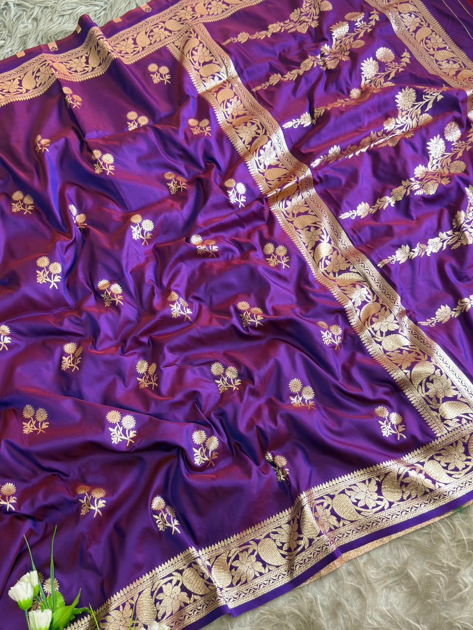 SA-5105 SOFT SILK FABRIC SAREE WITH RICH GOLD ZARI WEAVING WITH FLORAL BUTTI DESIGN WITH ALL OVER ZARI FLORAL BUTTIS WITH ELEGANT FLORAL PALLU AND HEAVY GOLD ZARI WOVEN DESIGNER BORDER