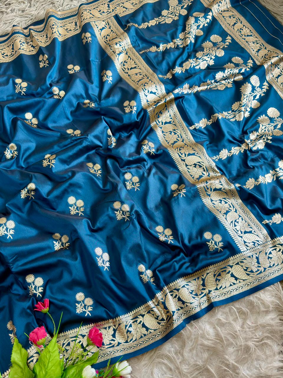 SA-5105 SOFT SILK FABRIC SAREE WITH RICH GOLD ZARI WEAVING WITH FLORAL BUTTI DESIGN WITH ALL OVER ZARI FLORAL BUTTIS WITH ELEGANT FLORAL PALLU AND HEAVY GOLD ZARI WOVEN DESIGNER BORDER