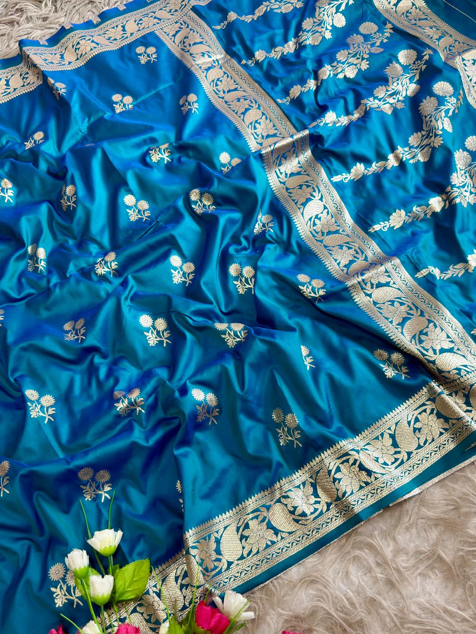 SA-5105 SOFT SILK FABRIC SAREE WITH RICH GOLD ZARI WEAVING WITH FLORAL BUTTI DESIGN WITH ALL OVER ZARI FLORAL BUTTIS WITH ELEGANT FLORAL PALLU AND HEAVY GOLD ZARI WOVEN DESIGNER BORDER