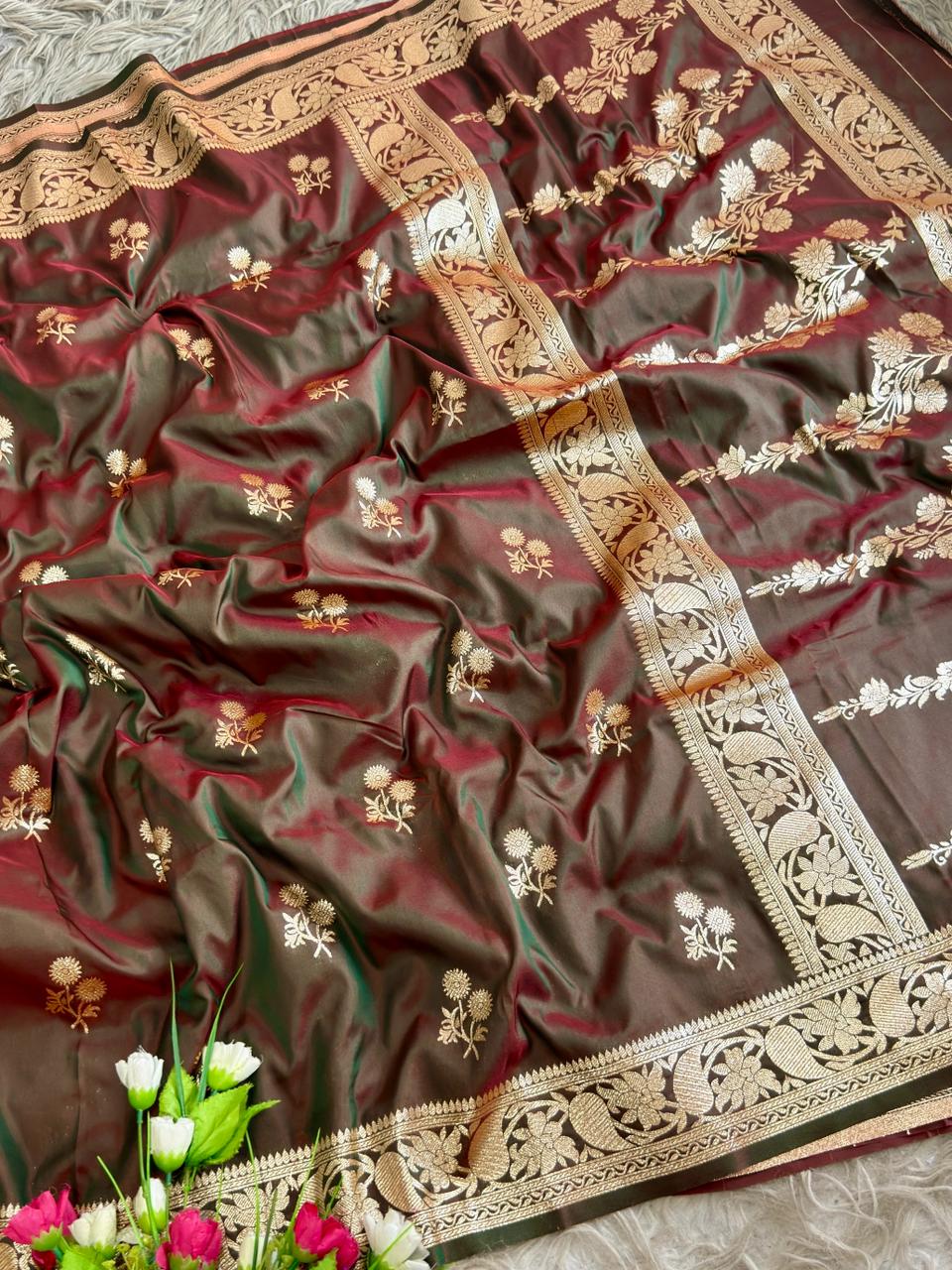 SA-5105 SOFT SILK FABRIC SAREE WITH RICH GOLD ZARI WEAVING WITH FLORAL BUTTI DESIGN WITH ALL OVER ZARI FLORAL BUTTIS WITH ELEGANT FLORAL PALLU AND HEAVY GOLD ZARI WOVEN DESIGNER BORDER
