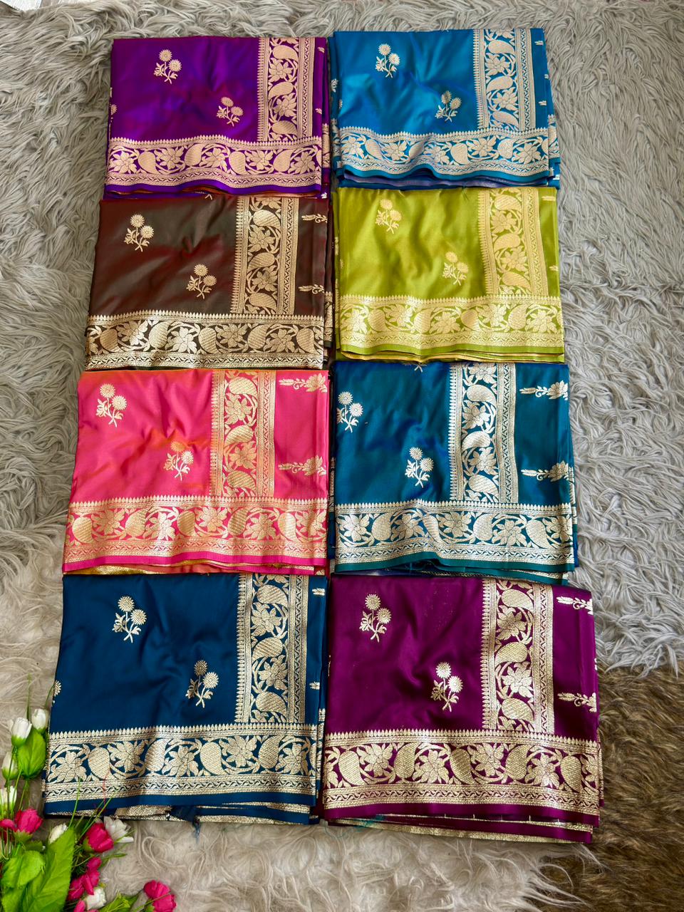 SA-5105 SOFT SILK FABRIC SAREE WITH RICH GOLD ZARI WEAVING WITH FLORAL BUTTI DESIGN WITH ALL OVER ZARI FLORAL BUTTIS WITH ELEGANT FLORAL PALLU AND HEAVY GOLD ZARI WOVEN DESIGNER BORDER