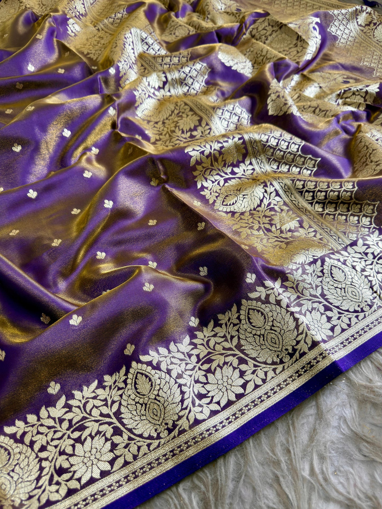 SA-5107 SOFT SILK FABRIC SAREE WITH RICH GOLD ZARI WEAVING WITH TRADITIONAL FLORAL & PEACOCK MOTIFS AND ALL OVER ZARI BUTTI WITH GRAND DESIGNER PALLU WITH HEAVY BANARASI GOLD ZARI BORDER