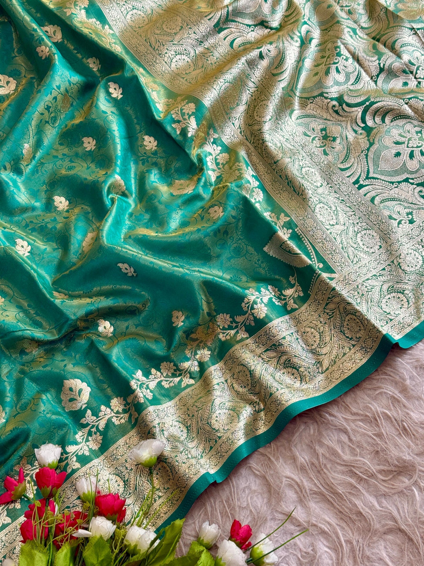 SA-5108 GLASS SATIN SILK FABRIC SAREE WITH FEATURING EXQUISTIE SILVER ZARI WEAVING WITH ELEGANT FLORAL PAISLY MOTIFS AND RICH WOVEN PALLU WITH AND A GRAND DESIGNER BORDER