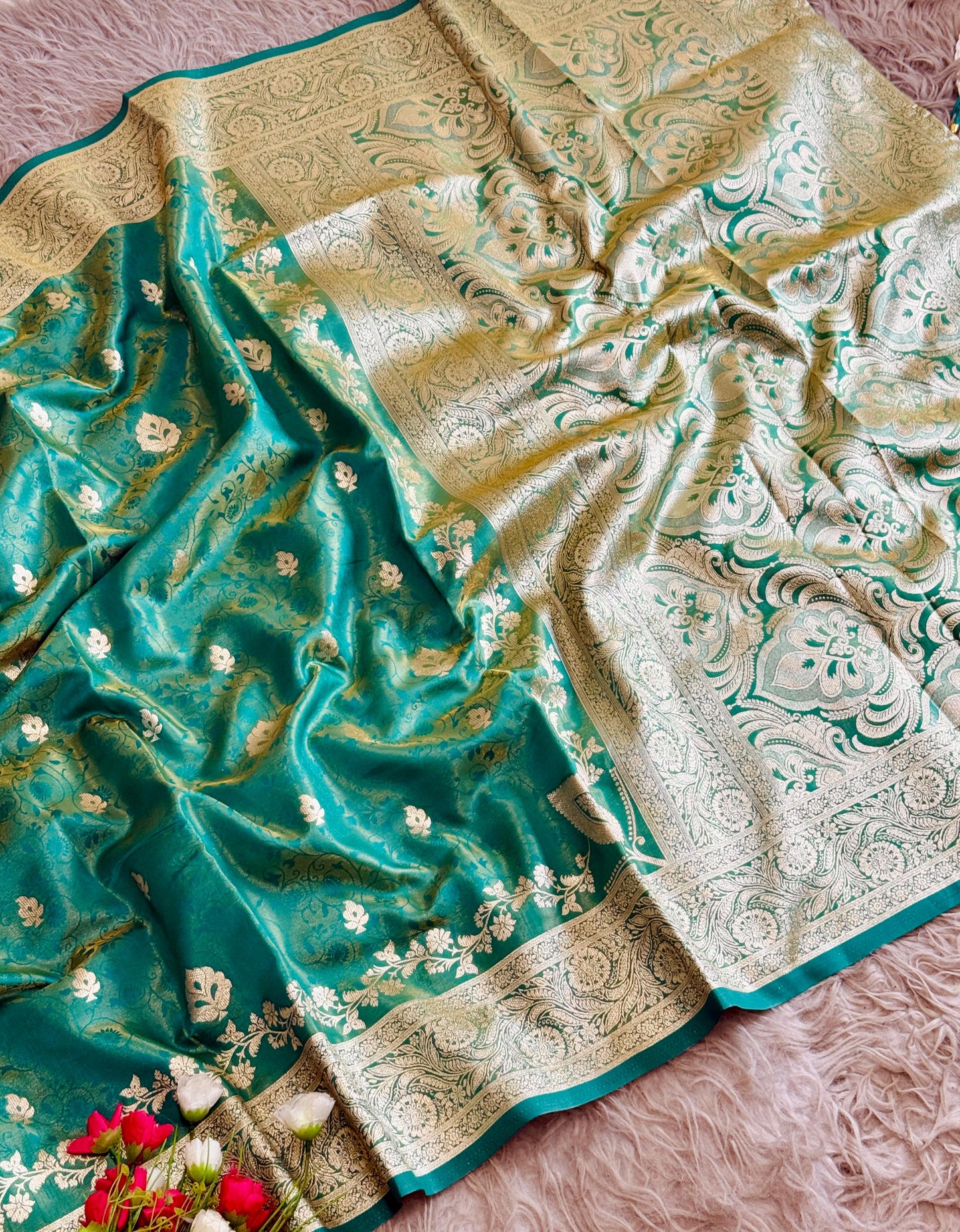 SA-5108 GLASS SATIN SILK FABRIC SAREE WITH FEATURING EXQUISTIE SILVER ZARI WEAVING WITH ELEGANT FLORAL PAISLY MOTIFS AND RICH WOVEN PALLU WITH AND A GRAND DESIGNER BORDER