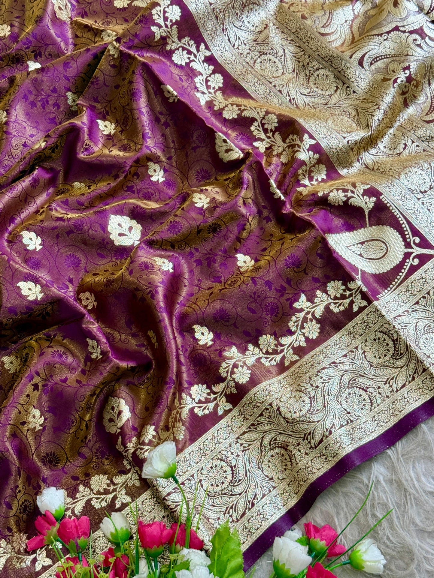 SA-5108 GLASS SATIN SILK FABRIC SAREE WITH FEATURING EXQUISTIE SILVER ZARI WEAVING WITH ELEGANT FLORAL PAISLY MOTIFS AND RICH WOVEN PALLU WITH AND A GRAND DESIGNER BORDER