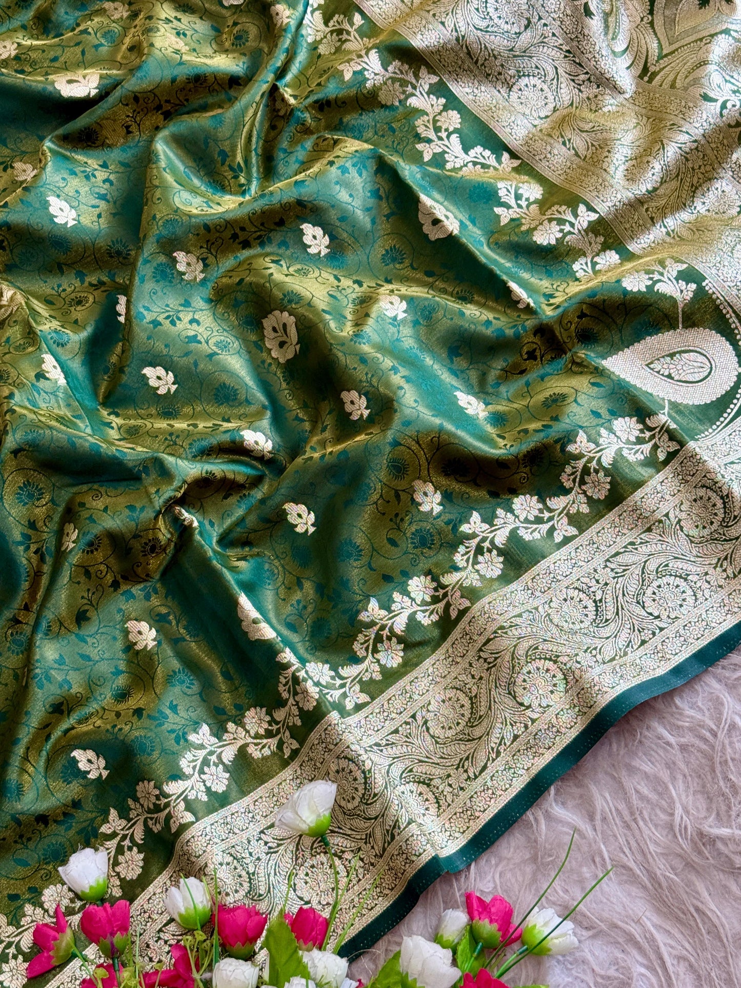 SA-5108 GLASS SATIN SILK FABRIC SAREE WITH FEATURING EXQUISTIE SILVER ZARI WEAVING WITH ELEGANT FLORAL PAISLY MOTIFS AND RICH WOVEN PALLU WITH AND A GRAND DESIGNER BORDER