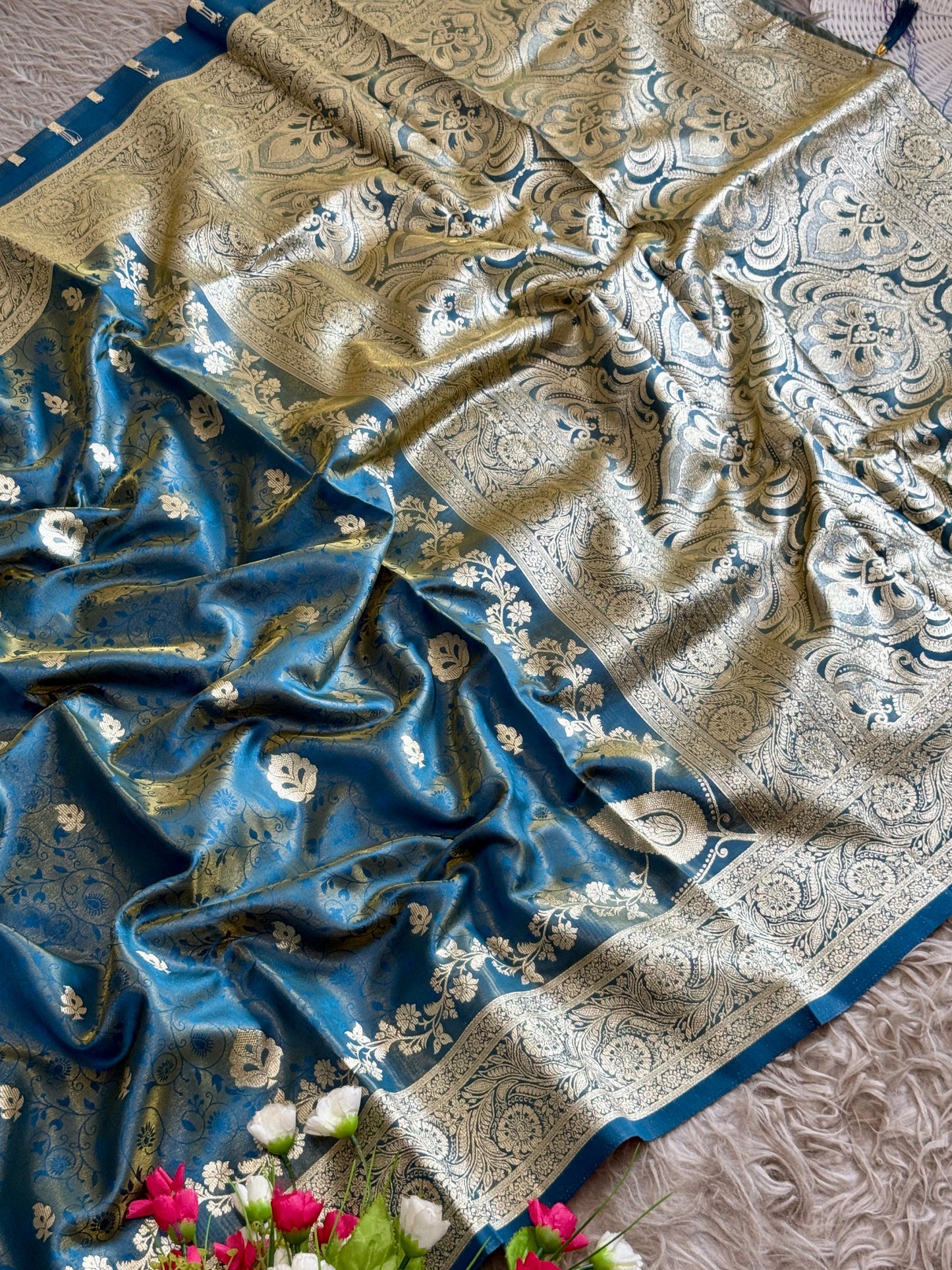 SA-5108 GLASS SATIN SILK FABRIC SAREE WITH FEATURING EXQUISTIE SILVER ZARI WEAVING WITH ELEGANT FLORAL PAISLY MOTIFS AND RICH WOVEN PALLU WITH AND A GRAND DESIGNER BORDER