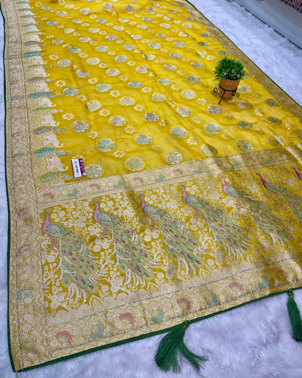 RD-LASSI MEENA-3 VISCOS SILK FABRIC SAREE WITH HEAVY JARKAN WORK WITH RICH PALLU DESIGN WITH MEENAKARI WORK WITH BEAUTIFUL GAJRAJ AND PEACOK DESIGN ALL OVER ON SAREE WITH PIPING AND LATKAN WITH BUTTI BLOUSE