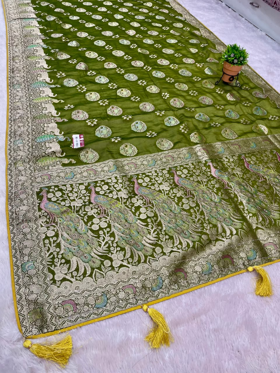 RD-LASSI MEENA-3 VISCOS SILK FABRIC SAREE WITH HEAVY JARKAN WORK WITH RICH PALLU DESIGN WITH MEENAKARI WORK WITH BEAUTIFUL GAJRAJ AND PEACOK DESIGN ALL OVER ON SAREE WITH PIPING AND LATKAN WITH BUTTI BLOUSE