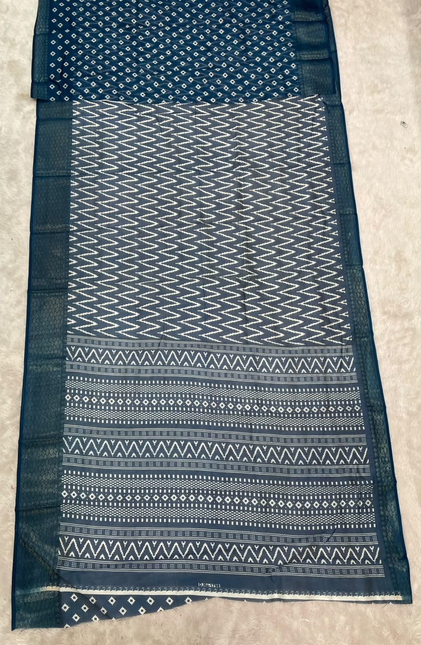 SV-8121 DOLA RIKO FABRIC SAREE WITH BEAUTIFUL PRINT WITH RICH PALLU DESIGN WITH BLOUSE
