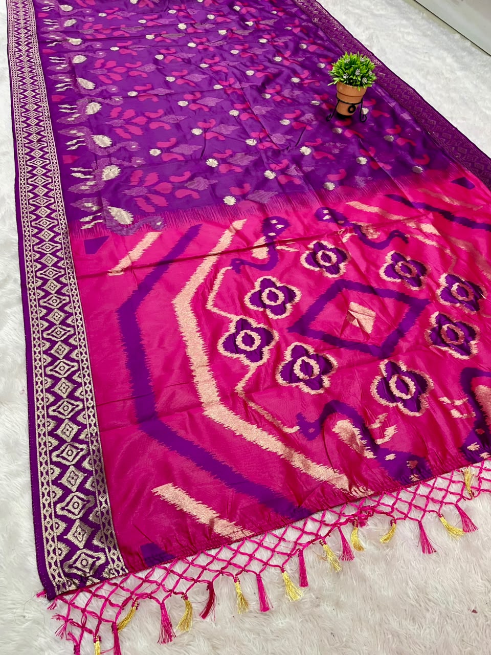 AJ-ANANTA SOFT SILK FABRIC SAREE WITH BEAUTIFUL RICH PALLU DESIGN WITH IKKAT PATOLA TEST DESIGN WITH TASSELS WITH BLOUSE