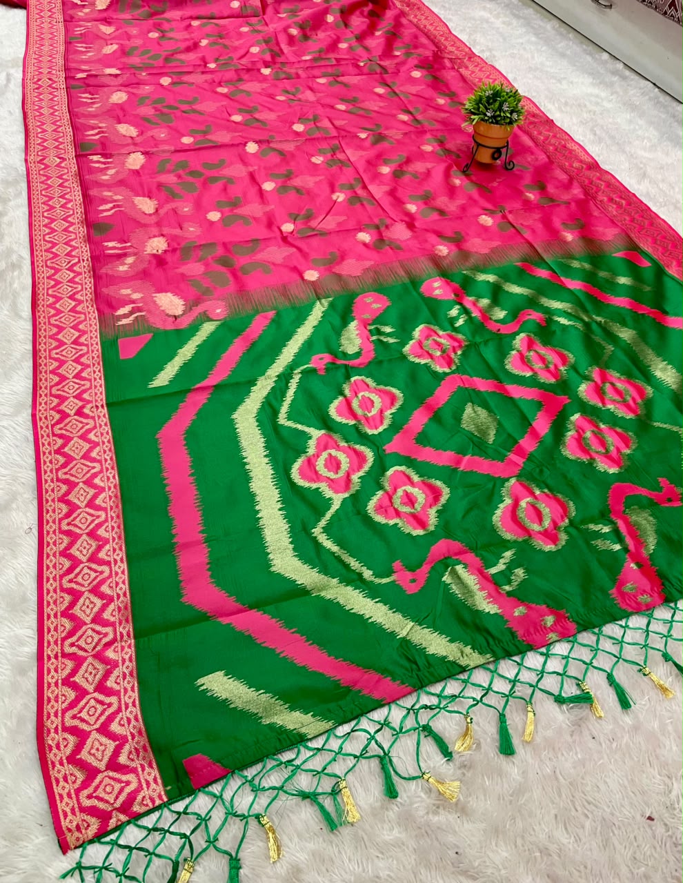 AJ-ANANTA SOFT SILK FABRIC SAREE WITH BEAUTIFUL RICH PALLU DESIGN WITH IKKAT PATOLA TEST DESIGN WITH TASSELS WITH BLOUSE