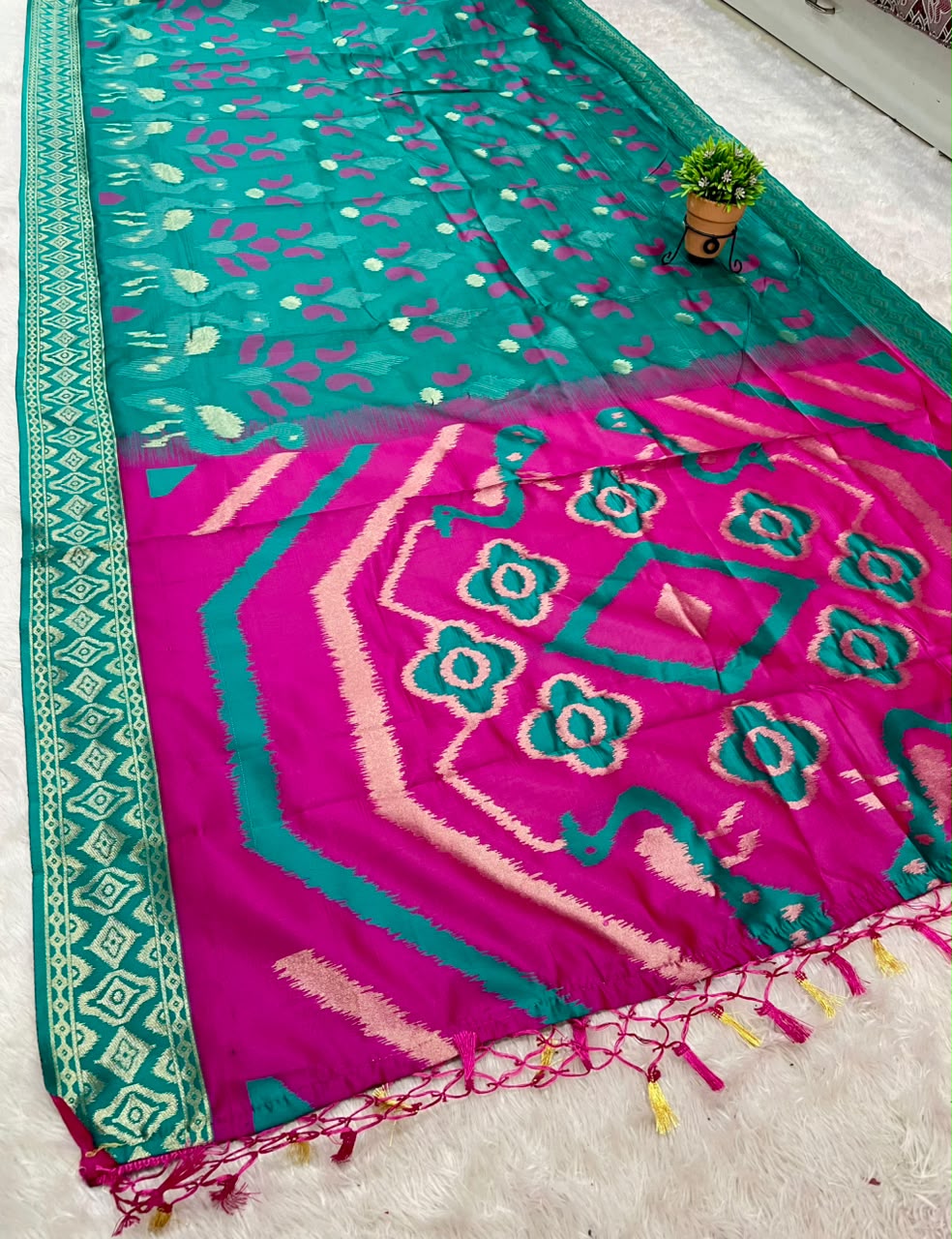 AJ-ANANTA SOFT SILK FABRIC SAREE WITH BEAUTIFUL RICH PALLU DESIGN WITH IKKAT PATOLA TEST DESIGN WITH TASSELS WITH BLOUSE