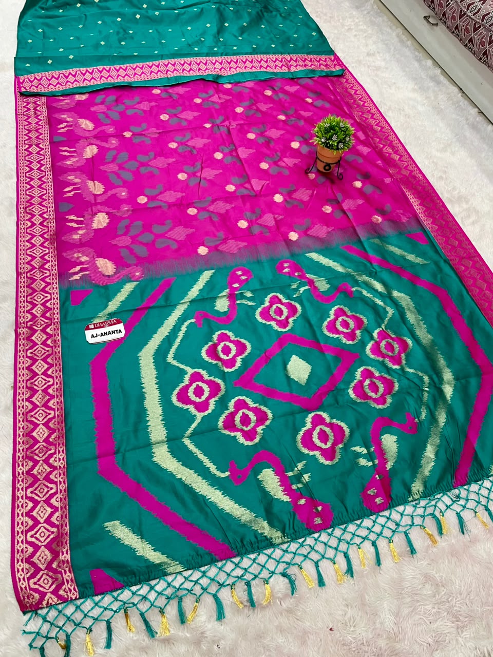 AJ-ANANTA SOFT SILK FABRIC SAREE WITH BEAUTIFUL RICH PALLU DESIGN WITH IKKAT PATOLA TEST DESIGN WITH TASSELS WITH BLOUSE