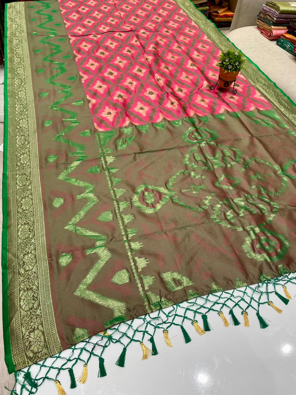 AJ-SWAPNIL  SOFT SILK FABRIC SAREE WITH BEAUTIFUL RICH PALLU DESIGN WITH IKKAT PATOLA TEST DESIGN WITH TASSELS WITH BLOUSE