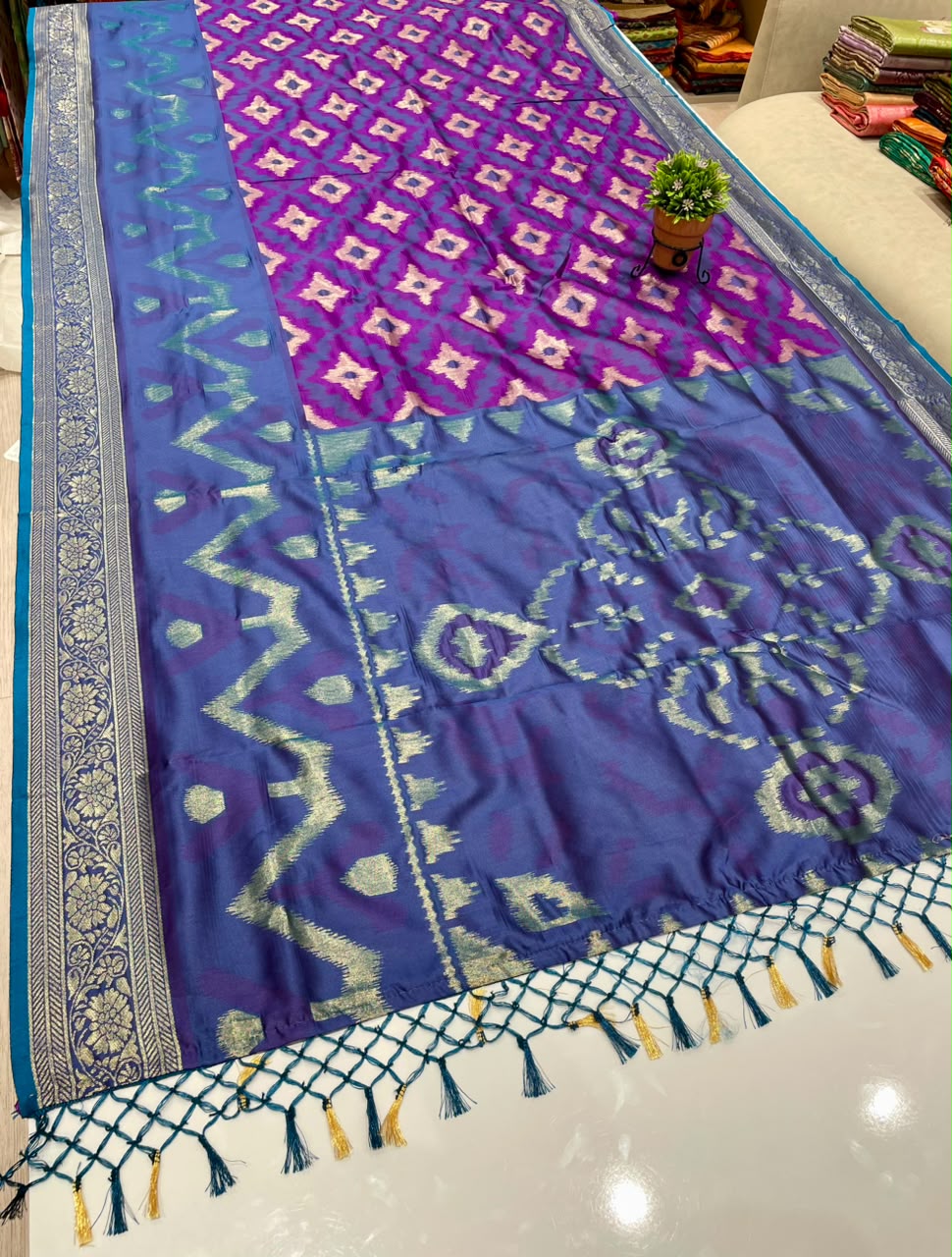 AJ-SWAPNIL  SOFT SILK FABRIC SAREE WITH BEAUTIFUL RICH PALLU DESIGN WITH IKKAT PATOLA TEST DESIGN WITH TASSELS WITH BLOUSE
