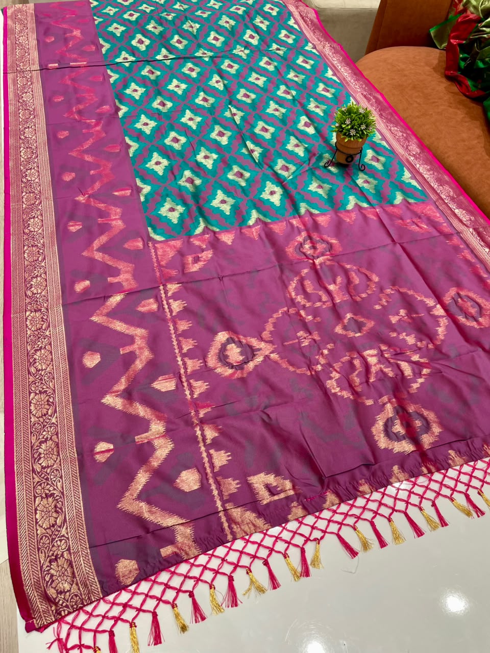 AJ-SWAPNIL  SOFT SILK FABRIC SAREE WITH BEAUTIFUL RICH PALLU DESIGN WITH IKKAT PATOLA TEST DESIGN WITH TASSELS WITH BLOUSE