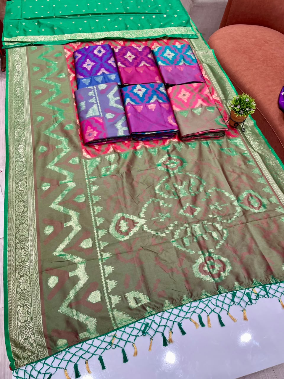 AJ-SWAPNIL  SOFT SILK FABRIC SAREE WITH BEAUTIFUL RICH PALLU DESIGN WITH IKKAT PATOLA TEST DESIGN WITH TASSELS WITH BLOUSE