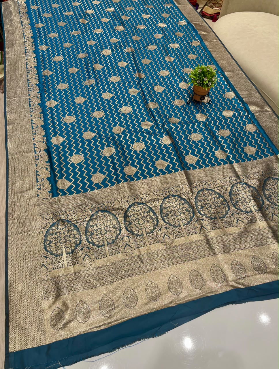 AJ-KIRTI SOFT SILK FABRIC SAREE WITH RICH PALLU DESIGN WITH BEAUTIFUL DESIGN WITH ALL OVER ON SAREE WITH BLOUSE