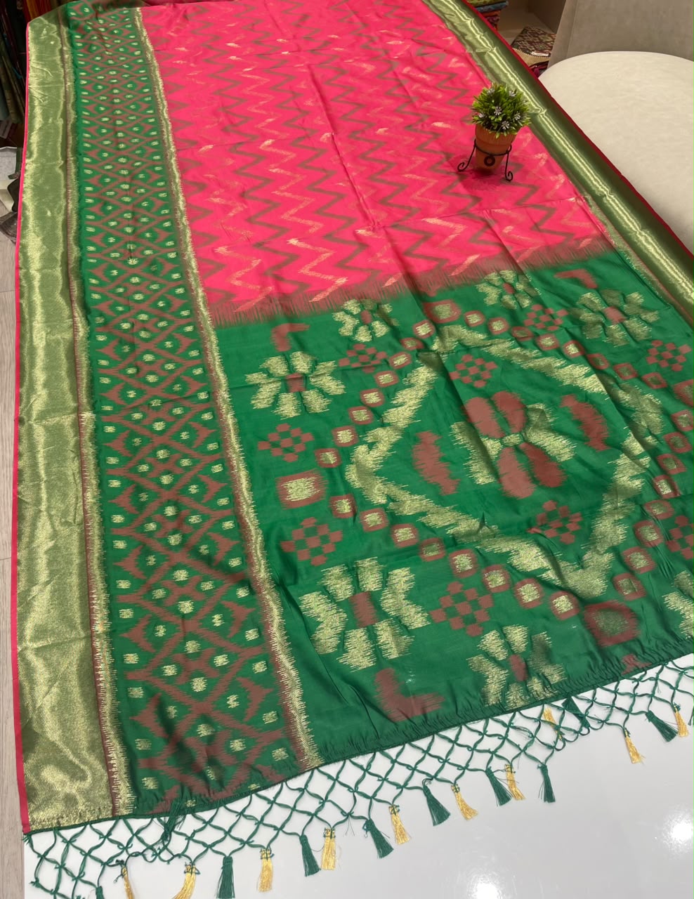 AJ-ATITHI SOFT SILK FABRIC SAREE WITH BEAUTIFUL RICH PALLU DESIGN WITH IKKAT PATOLA TEST DESIGN WITH TASSELS WITH BLOUSE