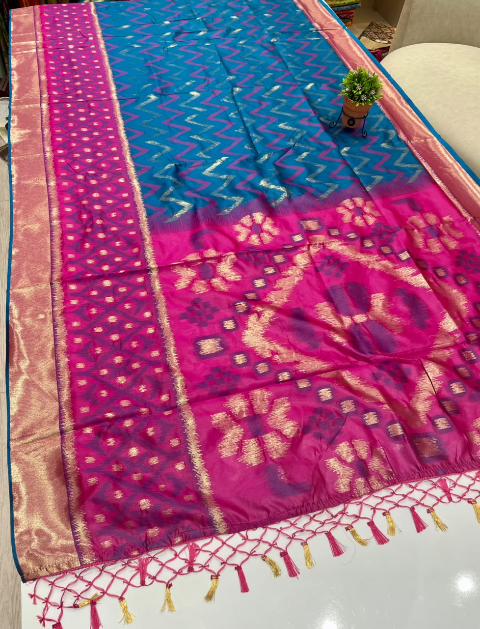 AJ-ATITHI SOFT SILK FABRIC SAREE WITH BEAUTIFUL RICH PALLU DESIGN WITH IKKAT PATOLA TEST DESIGN WITH TASSELS WITH BLOUSE