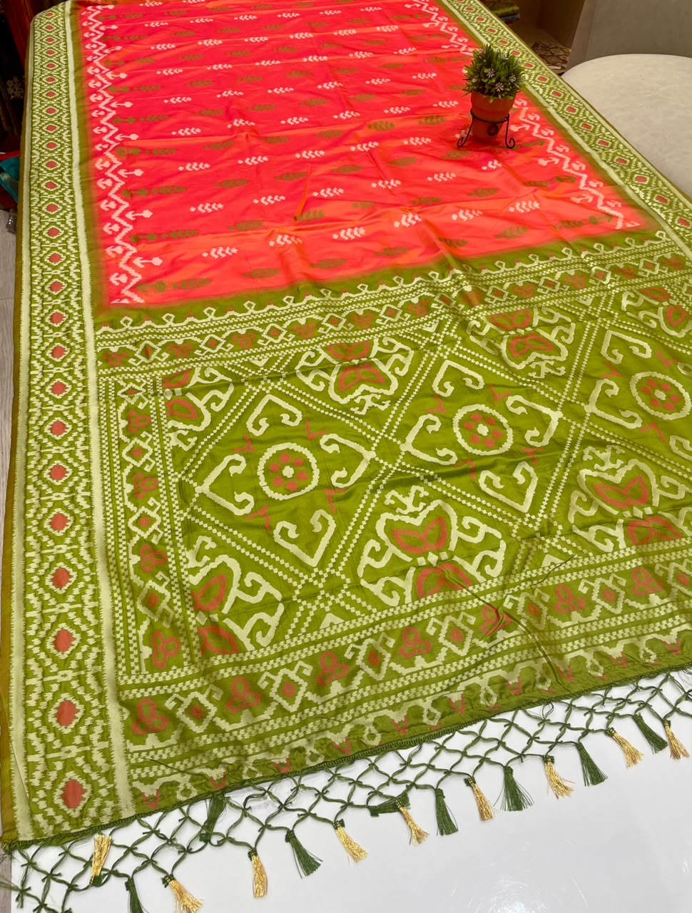 AJ-ANSHU SOFT SILK FABRIC SAREE WITH RICH PALLU DESIGN WITH IKKAT PATOLA TEST DESIGN WITH TASSELS WITH BLOUSE