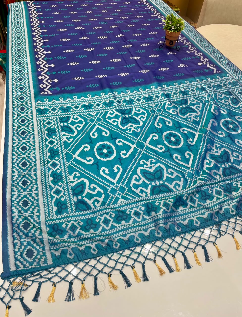 AJ-ANSHU SOFT SILK FABRIC SAREE WITH RICH PALLU DESIGN WITH IKKAT PATOLA TEST DESIGN WITH TASSELS WITH BLOUSE