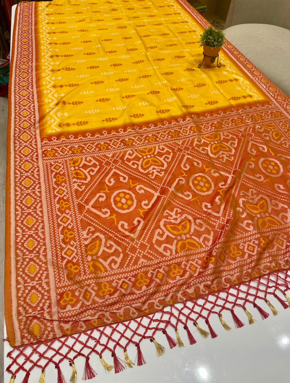 AJ-ANSHU SOFT SILK FABRIC SAREE WITH RICH PALLU DESIGN WITH IKKAT PATOLA TEST DESIGN WITH TASSELS WITH BLOUSE