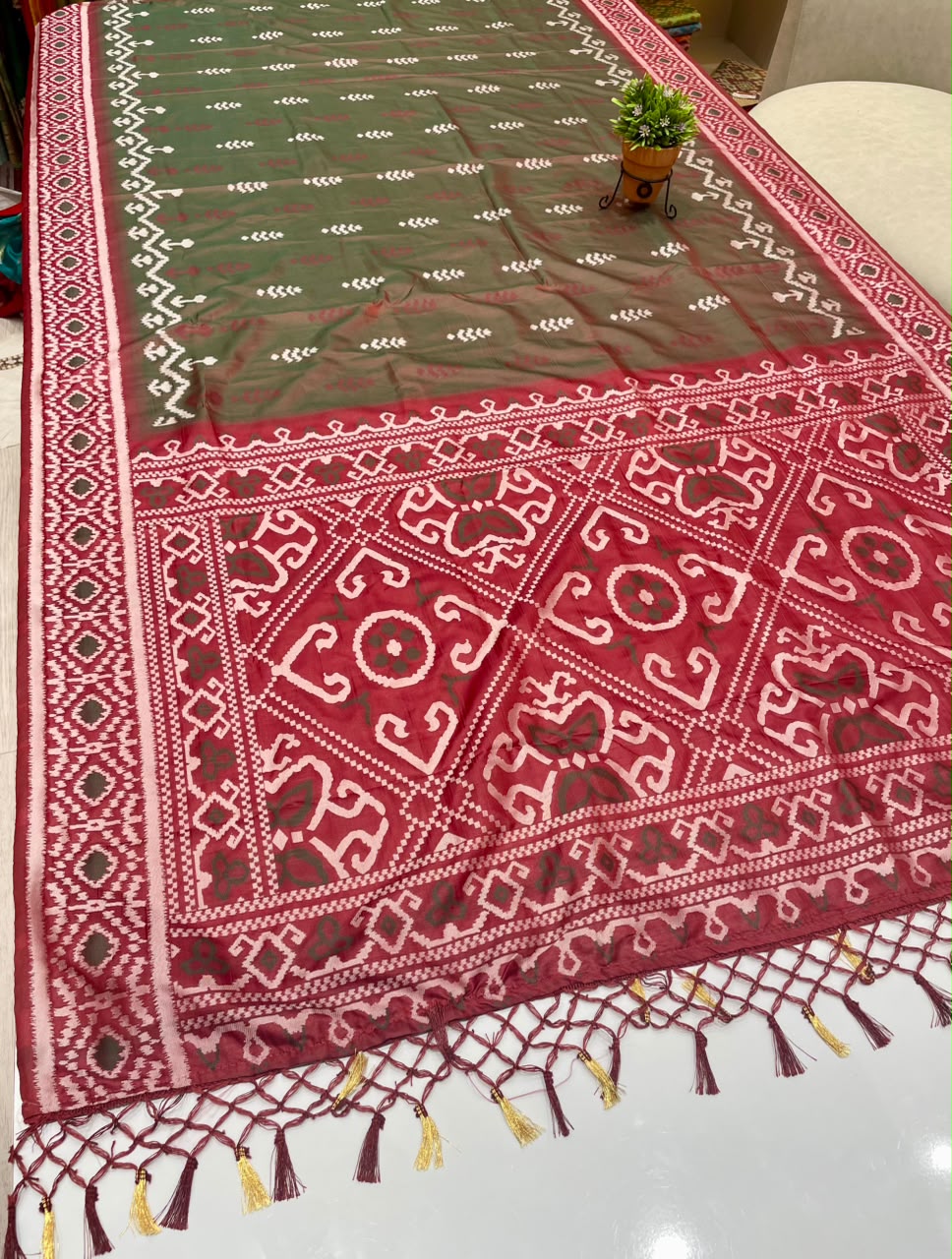 AJ-ANSHU SOFT SILK FABRIC SAREE WITH RICH PALLU DESIGN WITH IKKAT PATOLA TEST DESIGN WITH TASSELS WITH BLOUSE