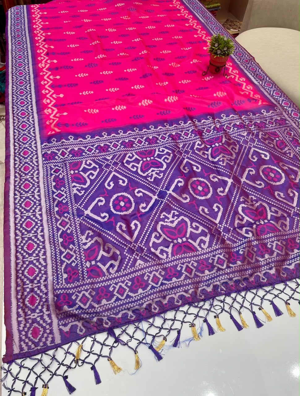 AJ-ANSHU SOFT SILK FABRIC SAREE WITH RICH PALLU DESIGN WITH IKKAT PATOLA TEST DESIGN WITH TASSELS WITH BLOUSE