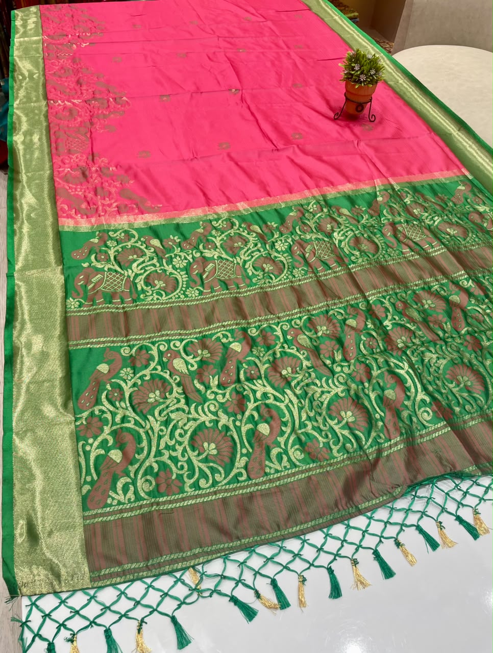 AJ-SHREELAXMI SOFT SILK FABRIC SAREE WITH BEAUTIFUL RICH PALLU DESIGN WITH IKKAT PATOLA TEST DESIGN WITH TASSELS WITH BLOUSE