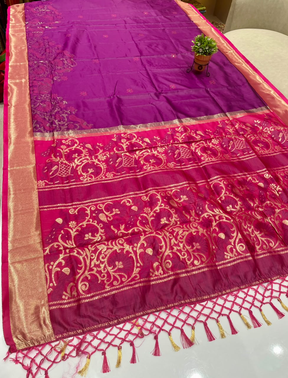 AJ-SHREELAXMI SOFT SILK FABRIC SAREE WITH BEAUTIFUL RICH PALLU DESIGN WITH IKKAT PATOLA TEST DESIGN WITH TASSELS WITH BLOUSE