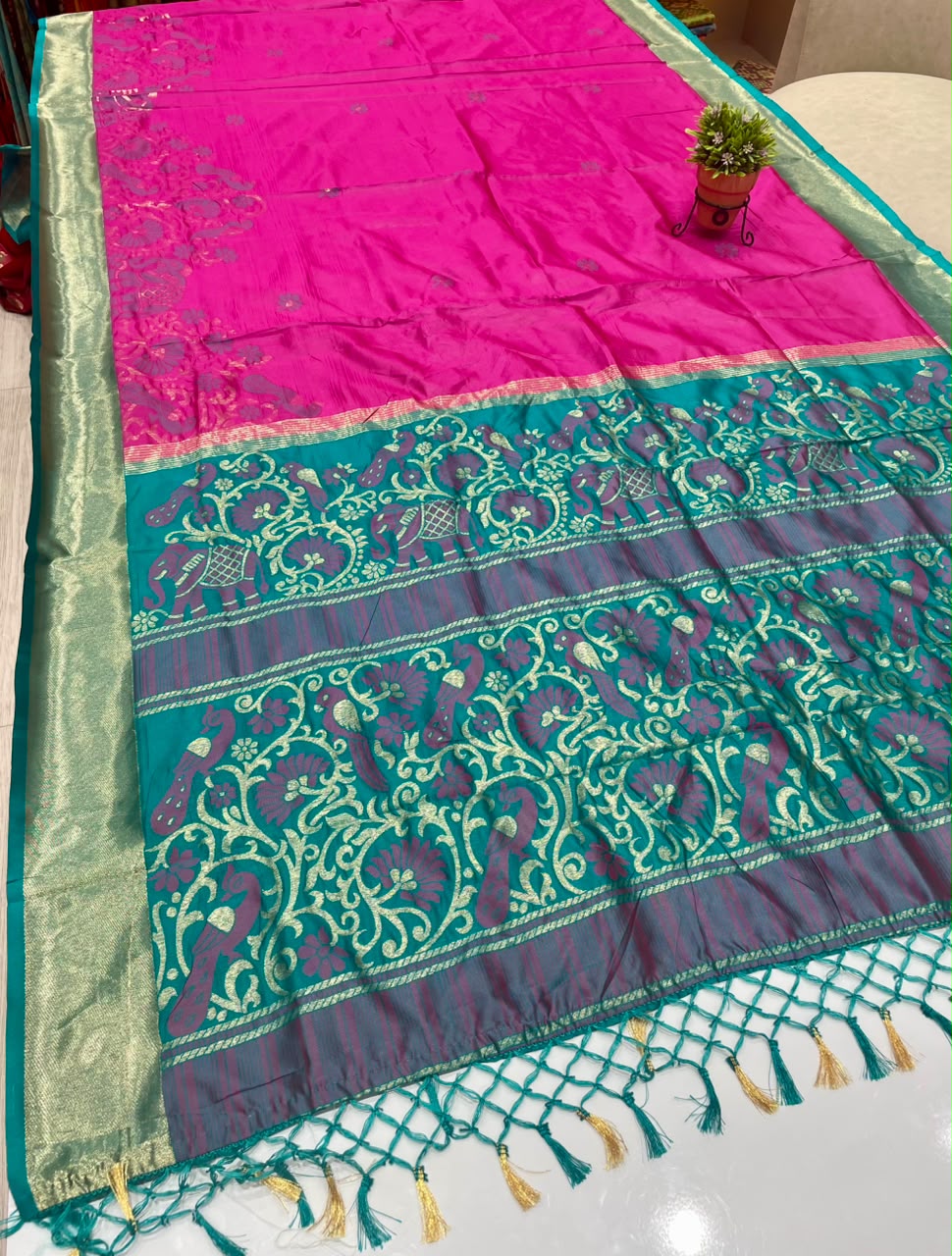 AJ-SHREELAXMI SOFT SILK FABRIC SAREE WITH BEAUTIFUL RICH PALLU DESIGN WITH IKKAT PATOLA TEST DESIGN WITH TASSELS WITH BLOUSE