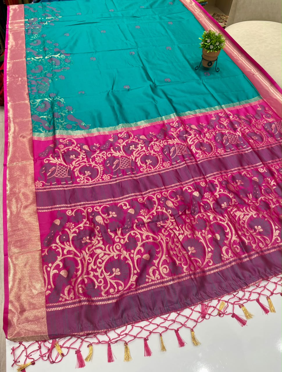 AJ-SHREELAXMI SOFT SILK FABRIC SAREE WITH BEAUTIFUL RICH PALLU DESIGN WITH IKKAT PATOLA TEST DESIGN WITH TASSELS WITH BLOUSE