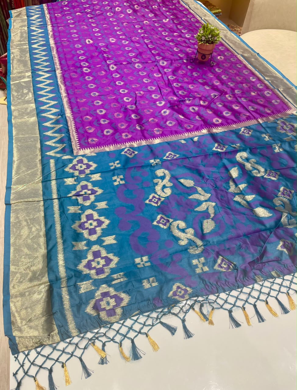 AJ-ROOPSHREE SOFT SILK FABRIC SAREE WITH BEAUTIFUL RICH PALLU DESIGN WITH IKKAT PATOLA TEST DESIGN WITH TASSELS WITH BLOUSE