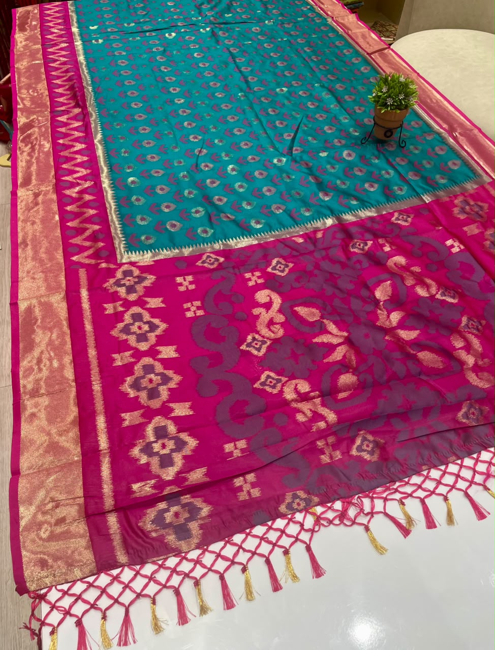 AJ-ROOPSHREE SOFT SILK FABRIC SAREE WITH BEAUTIFUL RICH PALLU DESIGN WITH IKKAT PATOLA TEST DESIGN WITH TASSELS WITH BLOUSE