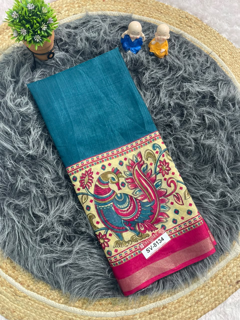 SV-8134 MAL COTTON FABRIC SAREE WITH BEAUTIFUL DESIGN WIITH GRAND PALLU DESIGN WITH BEAUTIFUL PEACOCK DESIGN ON SAREE WITH BLOUSE