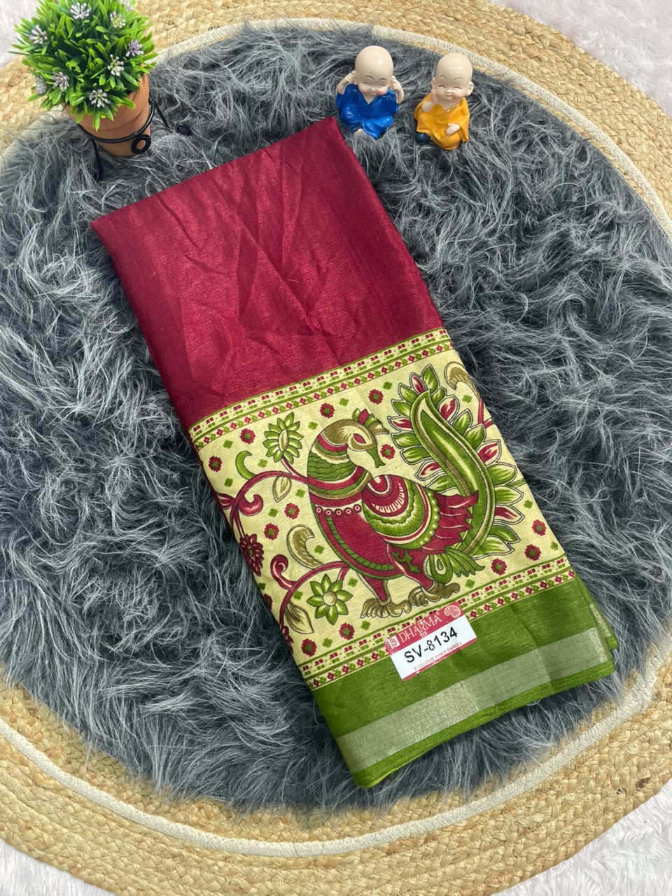 SV-8134 MAL COTTON FABRIC SAREE WITH BEAUTIFUL DESIGN WIITH GRAND PALLU DESIGN WITH BEAUTIFUL PEACOCK DESIGN ON SAREE WITH BLOUSE