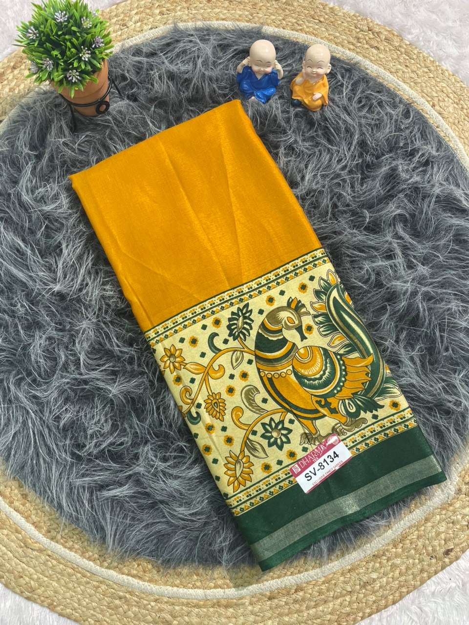 SV-8134 MAL COTTON FABRIC SAREE WITH BEAUTIFUL DESIGN WIITH GRAND PALLU DESIGN WITH BEAUTIFUL PEACOCK DESIGN ON SAREE WITH BLOUSE