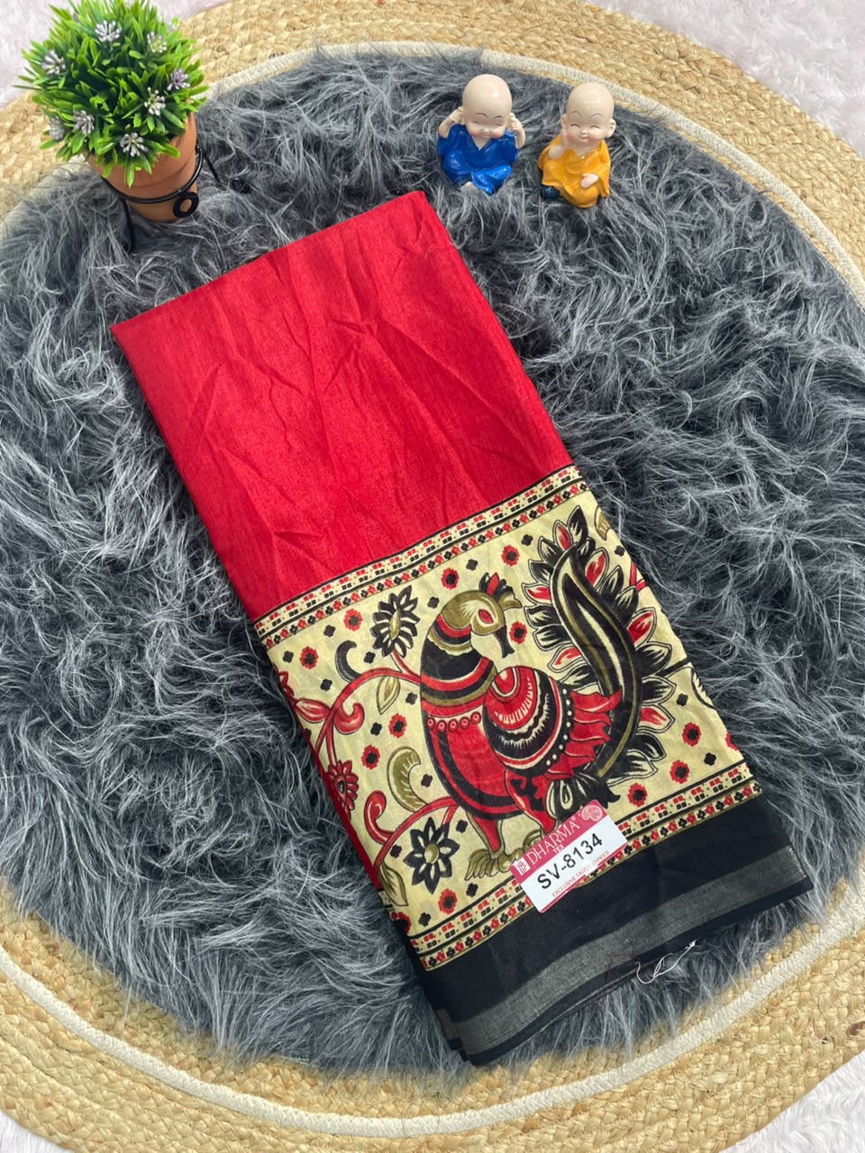 SV-8134 MAL COTTON FABRIC SAREE WITH BEAUTIFUL DESIGN WIITH GRAND PALLU DESIGN WITH BEAUTIFUL PEACOCK DESIGN ON SAREE WITH BLOUSE