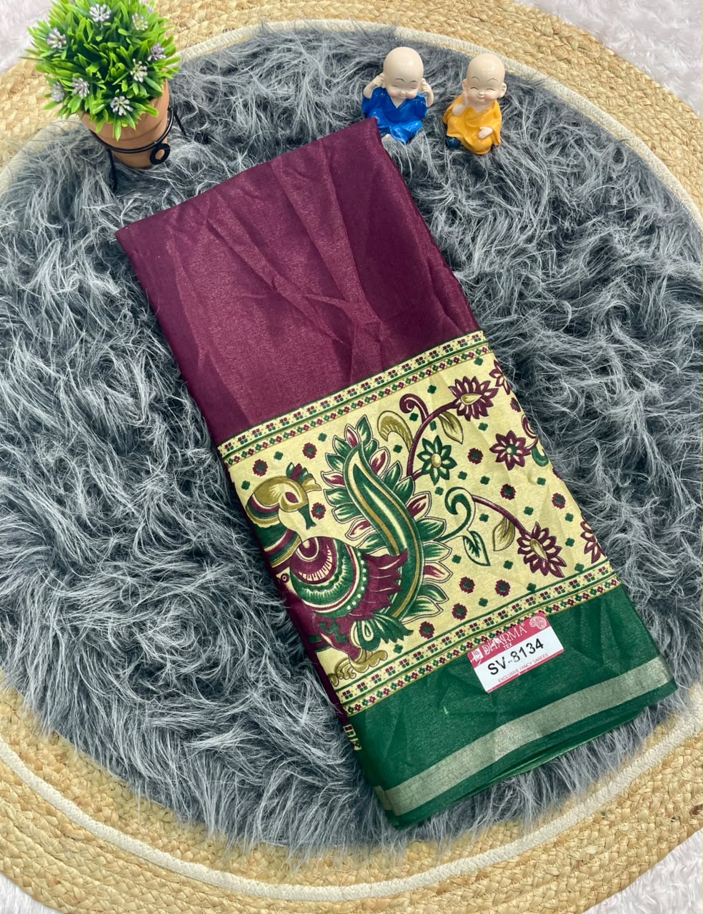SV-8134 MAL COTTON FABRIC SAREE WITH BEAUTIFUL DESIGN WIITH GRAND PALLU DESIGN WITH BEAUTIFUL PEACOCK DESIGN ON SAREE WITH BLOUSE
