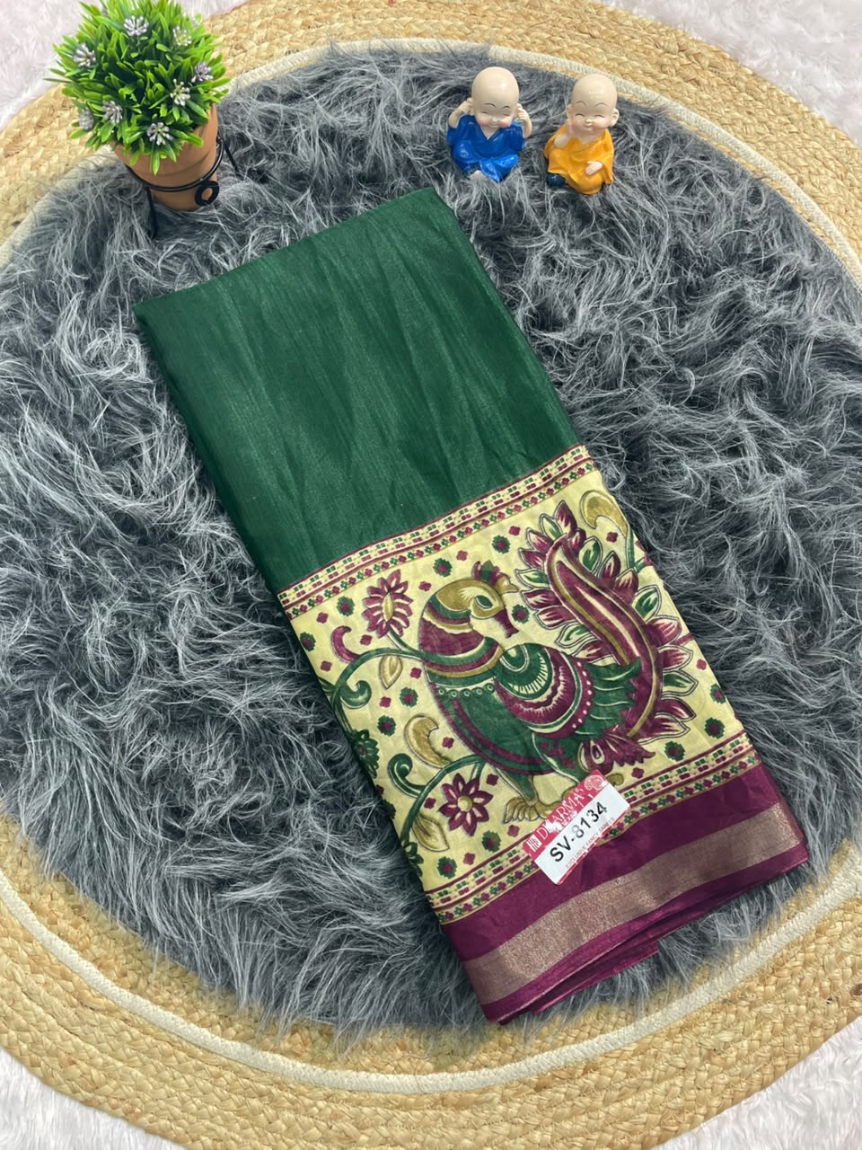 SV-8134 MAL COTTON FABRIC SAREE WITH BEAUTIFUL DESIGN WIITH GRAND PALLU DESIGN WITH BEAUTIFUL PEACOCK DESIGN ON SAREE WITH BLOUSE