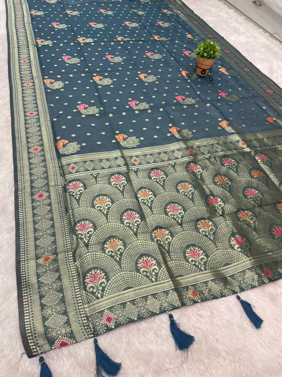 AJ-SAHELI COTTON SILK FABRIC SAREE WITH BEAUTIFUL RICH PALLU DESIGN WITH  BEAUTIFUL PRINT WITH BLOUSE